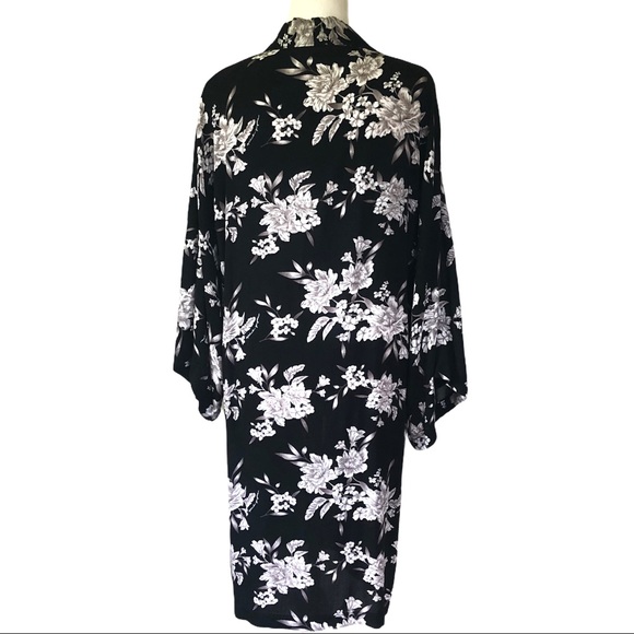 SPIRITUAL GANGSTER Maya Floral Kimono Wrap - Picture 6 of 11